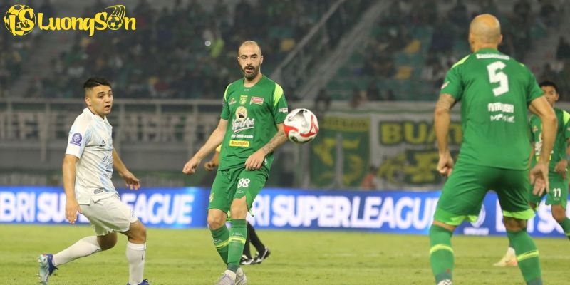 Persebaya Surabaya vs PSIM Yogyakarta: Đánh Giá Trận Đấu 8/8 4 Chiến thuật giữa Persebaya Surabaya vs PSIM Yogyakarta